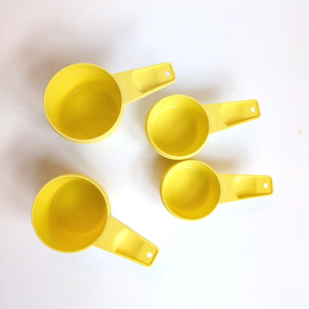 Tupperware vintage measuring